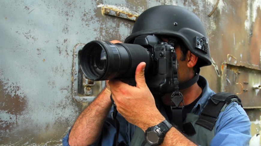 How Do I Become a Military Journalist?